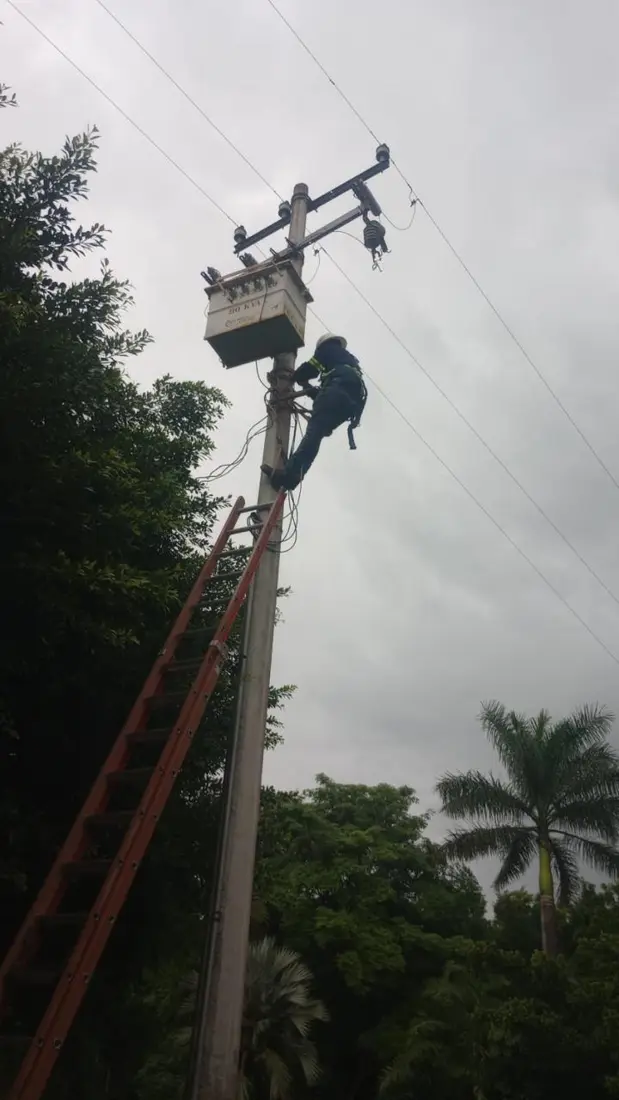Trabajo en poste